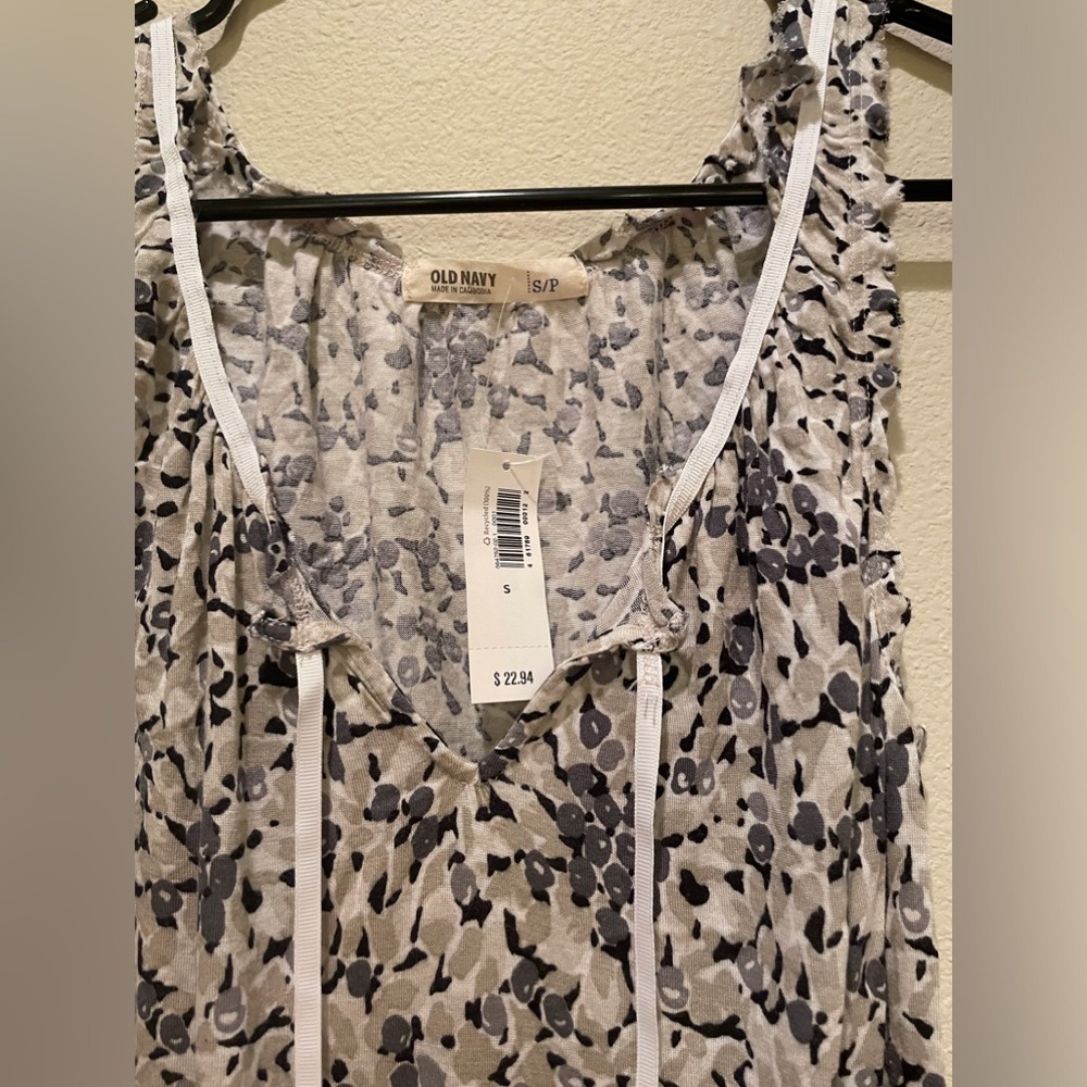 Old Navy Floral Tank Tops - Set of 3 - Picture 13 of 15